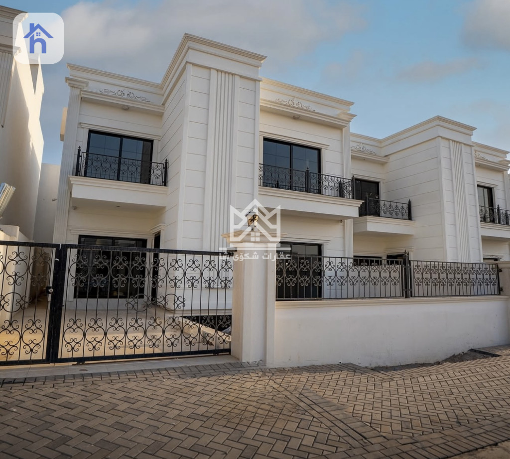 بيت طابقين بـ 4 غرف نوم