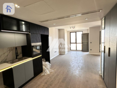 Elegant Studio in Prime Boulevard Location image 2