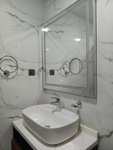 Stunning High-Floor Apartment Image 9