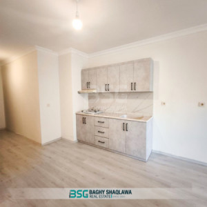 Cozy Apartment with Airport View Image 5