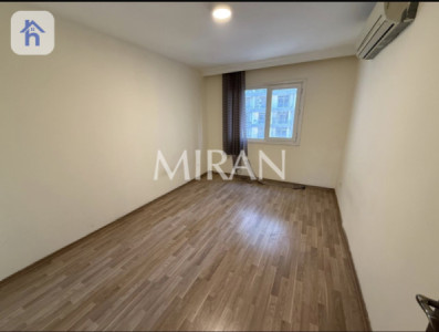 Modern 3-Bedroom Apartment image 6