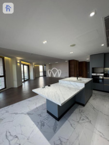 Modern Apartment with Stunning Views Image 5
