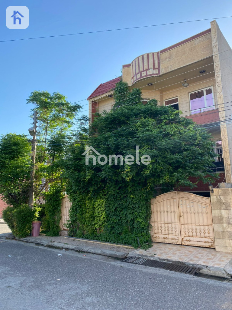 Corner house in azadi for sale