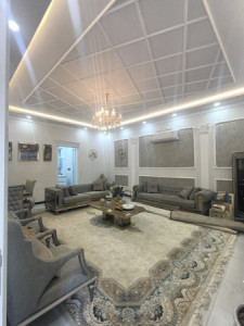 Spacious House with 5 Bedrooms Resim 3