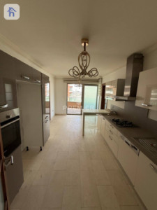Stylish B4 Apartment with Views Image 6