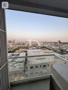 Modern 1BR Apartment in Star Towers Image 5