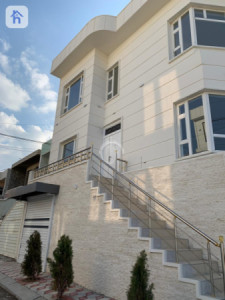 Three Floor Commercial House image 2