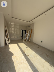 Modern House with 4 Bedrooms Image 3
