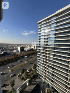 Stylish 1-Bedroom Apartment with Hall Image 9