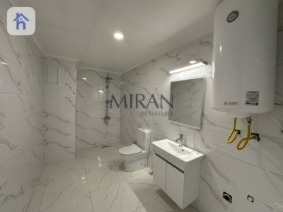 Modern Apartment in Prime Location Image 4