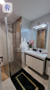 شقة عصرية بثلاث غرف نوم صورة 9