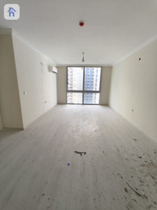 Modern 1-Bedroom Apartment image 1