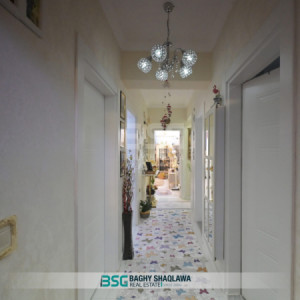Spacious Apartment with Internal Views Image 6