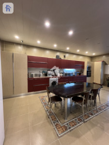 Large Family Home with 5 Bedrooms image 8