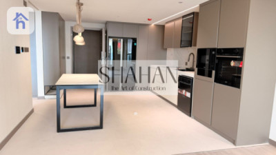 شوقەیەکی یەک ژووری نوستن لەگەڵ دیمەنێکی جوانەوە image 2