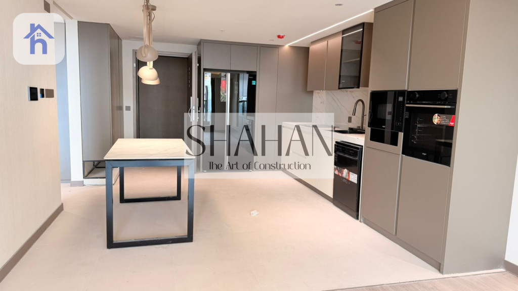 شوقەیەکی یەک ژووری نوستن لەگەڵ دیمەنێکی جوانەوە وێنە 2