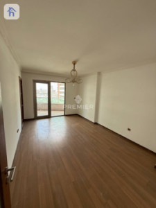 Stylish B4 Apartment with Views Image 8