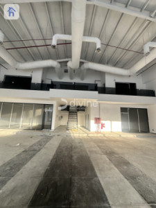 Showroom (650m²) image 3