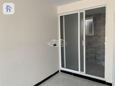 Family Home with 5 Bedrooms image 10