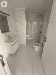 Modern 1-Bedroom Apartment Image 3