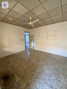 Spacious House with 4 Bedrooms Image 4