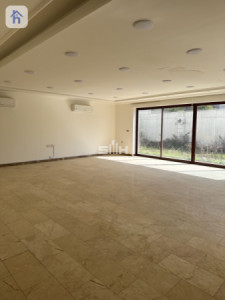 Modern House with 6 Bedrooms image 10