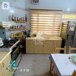 Family Home with Multiple Rooms Resim 3