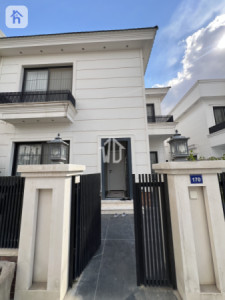 Luxury House image 7