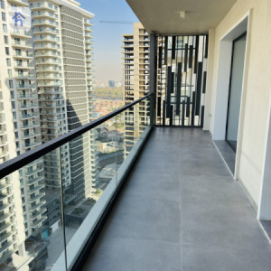 Elegant one-bedroom apartment Image 8