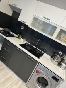 Modern Apartment image 6