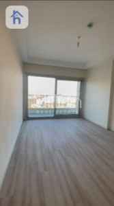 Spacious 4 Bedroom Apartment in Empire Square Image 4