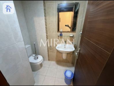 Modern 3-Bedroom Apartment image 8