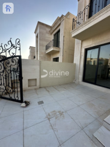 Modern 4 Bedroom House image 2