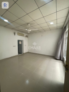 Spacious House with Multiple Rooms Resim 11
