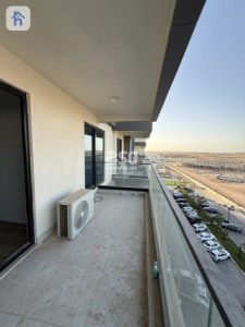Modern Apartment image 4