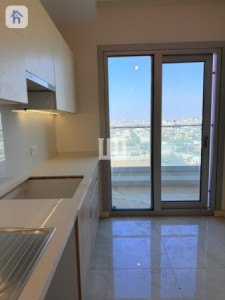 Spacious Apartment in Empire Square image 2