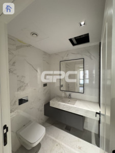 Modern apartment in prime location Resim 6