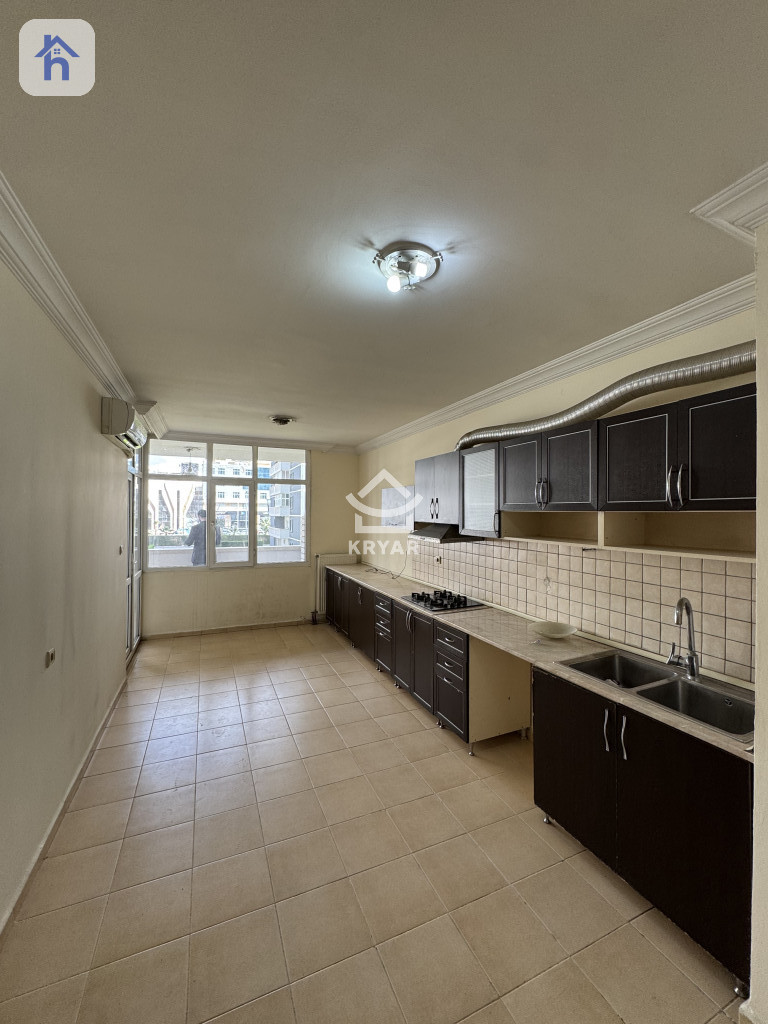 شقة واسعة بـ4 غرف نوم في ناز ستي