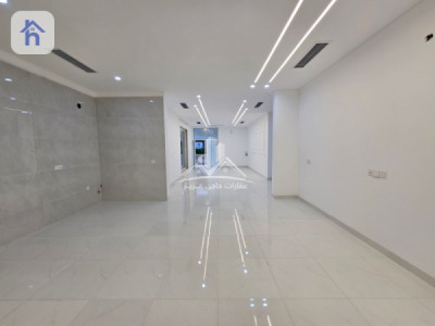 Modern Home with 5 Bedrooms Image 10