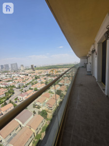 Elegant 3-bedroom apartment in prime location image 2