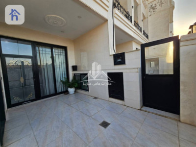 Stylish House with 4 Bedrooms Resim 3