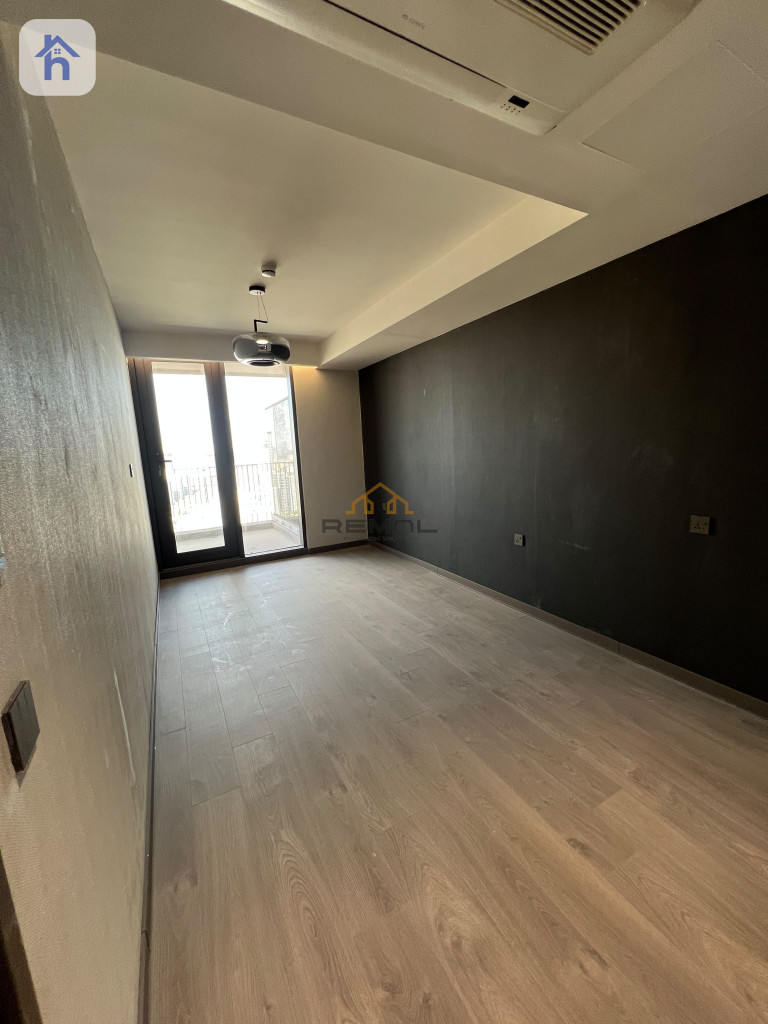 Elegant 1-Bedroom Apartment with Stunning View Image 2