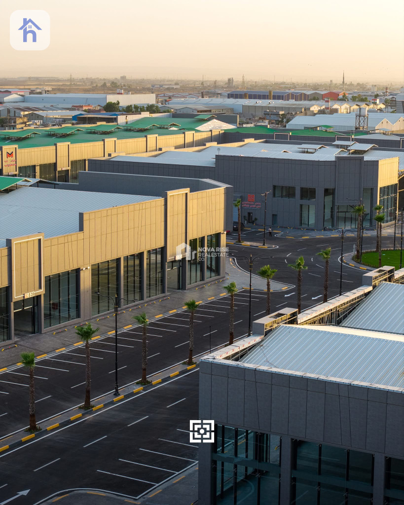 Spacious Showroom in Aram Commercial City