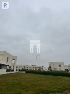 Spacious Family Home, Modern Design image 3