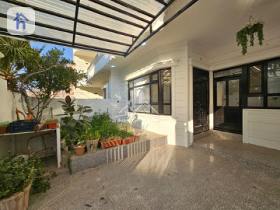 House Opposite Garden Image 3
