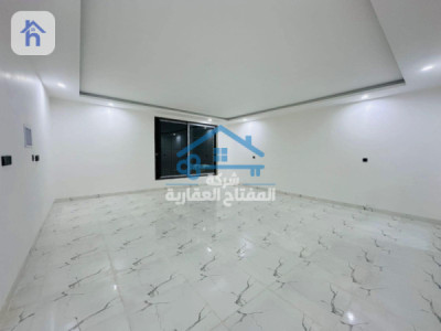 Spacious House with 5 Bedrooms Image 8