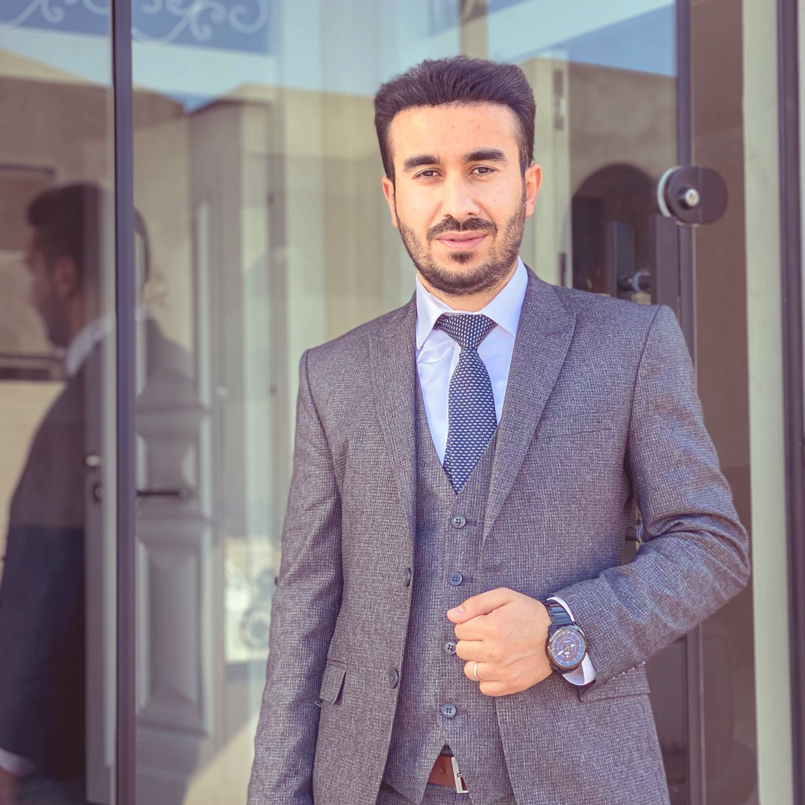 عادل  طاهر