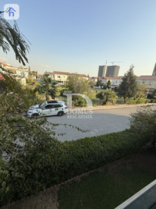 House Opposite Garden Image 20