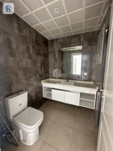 Modern Apartment Image 8