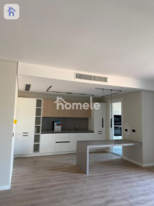 Elegant Apartment in Garden City image 1